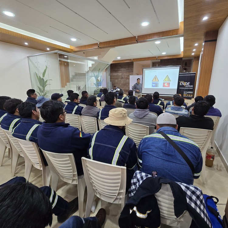 ENDE DEORURO S.A. INICIA CURSO DE PREVENCIÓN DE ACCIDENTES, SEGURIDAD ELÉCTRICA Y PRIMEROS AUXILIOS