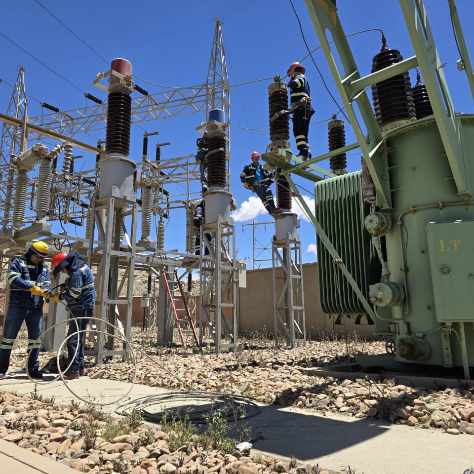 ENDE DEORURO S.A. REALIZA TRABAJOS DE MEJORAMIENTO EN LA SUBESTACIÓN SOCOMANI