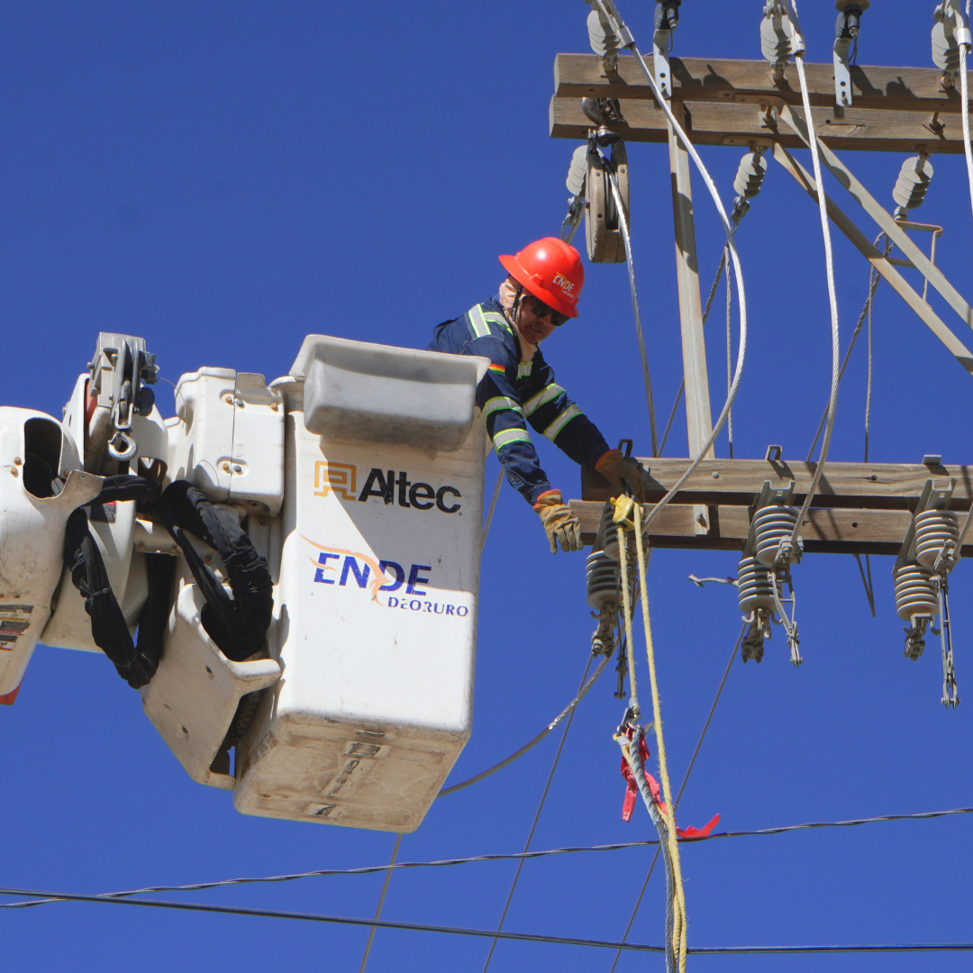 Mejoramos la red de media tensión en la zona San Isidro para fortalecer el servicio eléctrico