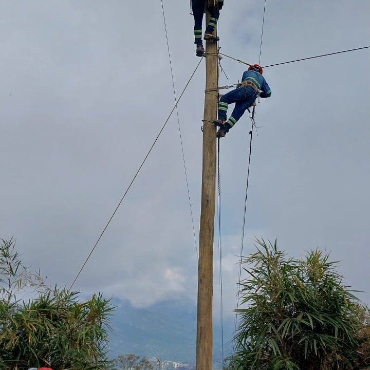 TRABAJOS DE MEJORA CONTINUA EN EL SISTEMA ELÉCTRICO DEL MUNICIPIO DE CAJUATA Y SUS POBLACIONES