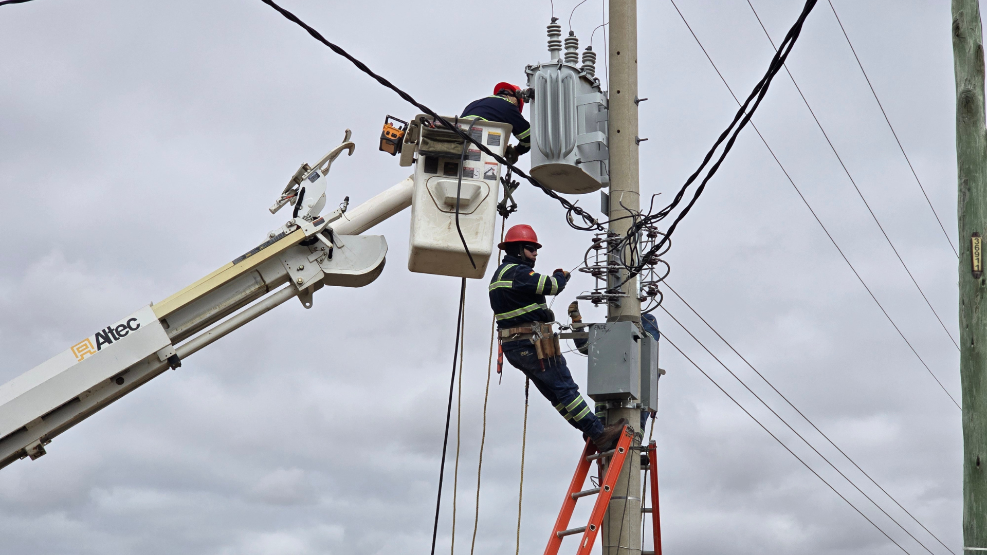 Fortalecemos red eléctrica con la  instalación de equipos de protección en baja tensión